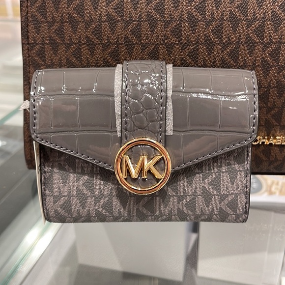 MICHAEL KORS CARMEN MEDIUM FLAP LOGO AND FAUX LEATHER WALLET 
HEATHER GREY MULTI - Picture 2 of 16